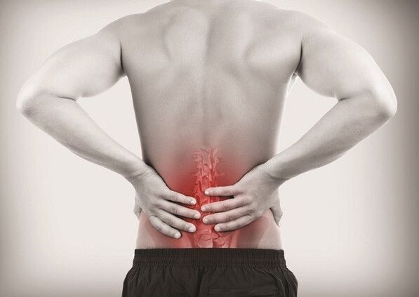 Dolor de espalda en la región lumbar.